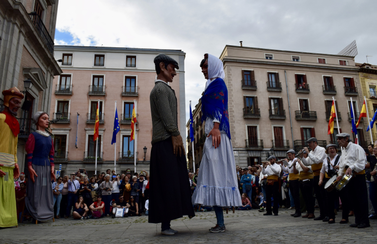 Dos gigantes mirándose frente a frente