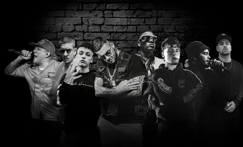 foto en blanco y negro componentes de la banda, etilo urbano, gorras, gafas de sol, cadenas