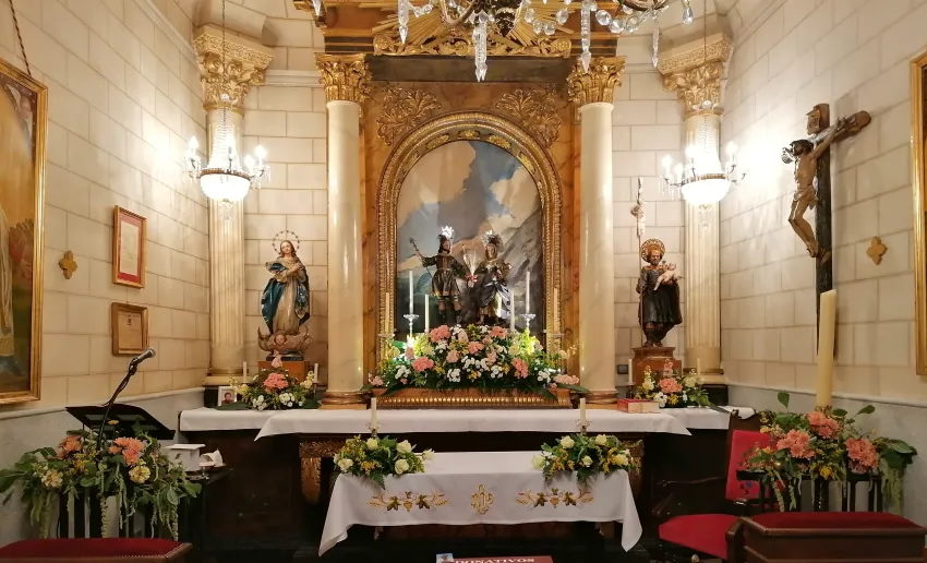 interior de la capilla, imagen de San Isidro y Santa María de la Cabeza