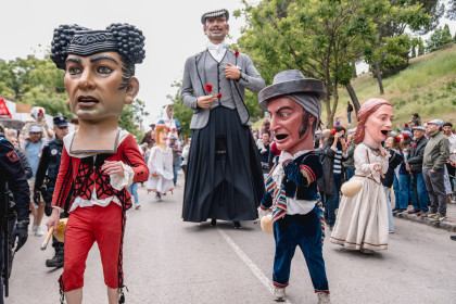 Desfile de gigantes y cabezudos