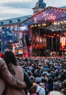 Más de ocho horas de música marcan el primer gran día de San Isidro